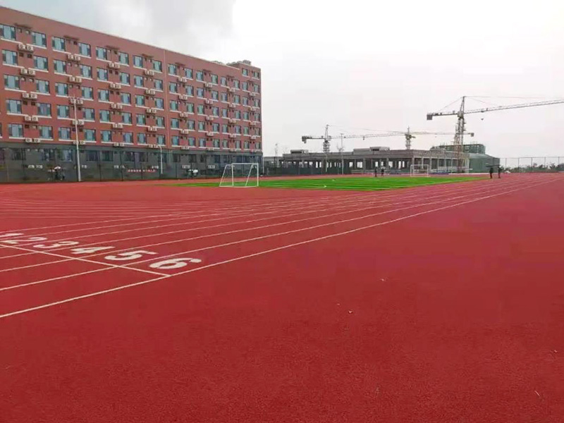 校園塑膠跑道為何受追捧？